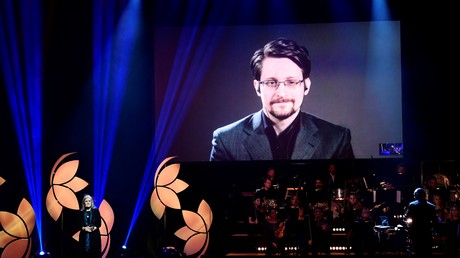 Edward Snowden s'exprime par visioconférence lors d'une cérémonie de remise des prix à Stockholm (Suède), le 4 décembre 2019.