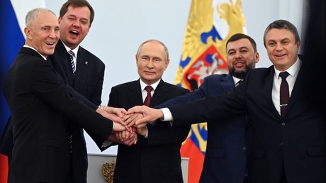 Poutine signe des traités sur l'adhésion à la Russie du Donbass et de deux autres régions
