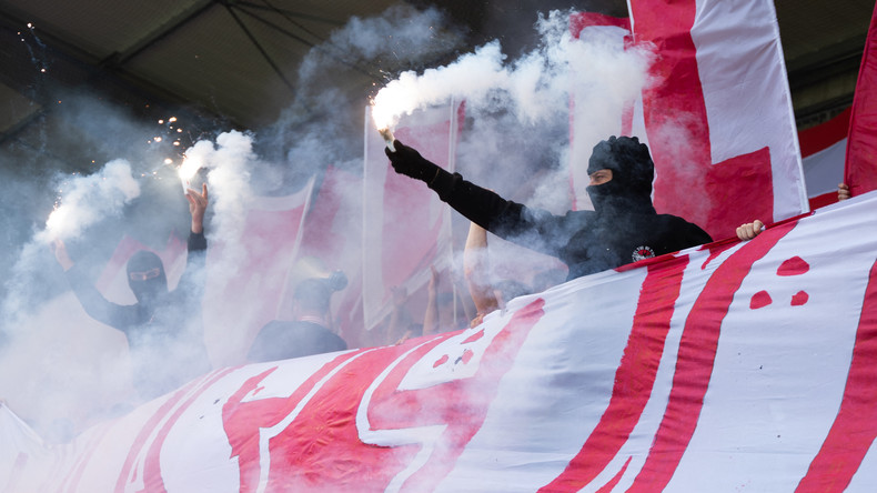 Des dizaines de supporters s'affrontent en marge du match Brest-Lorient (VIDEO)