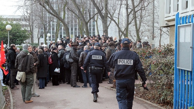 Seine-Saint-Denis : 42 enseignants utilisent leur droit de retrait face aux violences dans un lycée