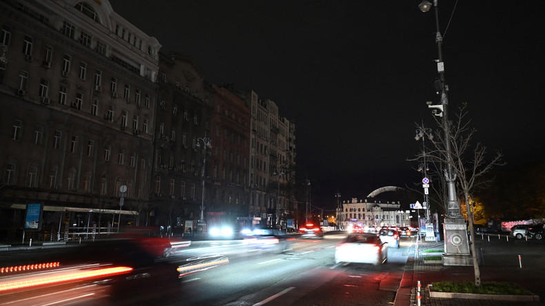Ukraine : quatre millions de personnes affectées par des coupures d'électricité, selon Zelensky