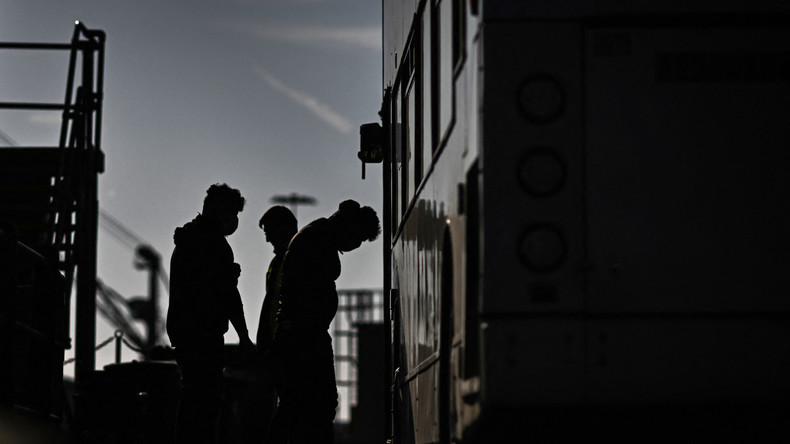 Douvres : jets d'engins incendiaires sur des locaux des services britanniques de l'immigration