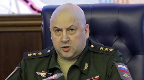Le général Sergueï Sourovikine, lors d'une conférence de presse au ministère russe de la Défense à Moscou, le 9 juin 2017.