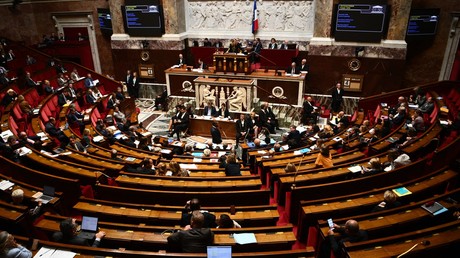 Le ministre français de l'Education et de la Jeunesse Pap Ndiaye s'exprime lors d'une séance de questions au gouvernement à l'Assemblée nationale à Paris le 4 octobre 2022.