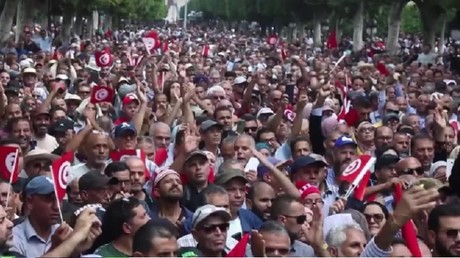 Crise économique, inflation... Les images de la manifestation contre Kaïs Saïed à Tunis (VIDEO)
