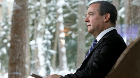 Medvedev avertit Israël que des livraisons d'armes à Kiev «détruiraient» sa relation avec la Russie