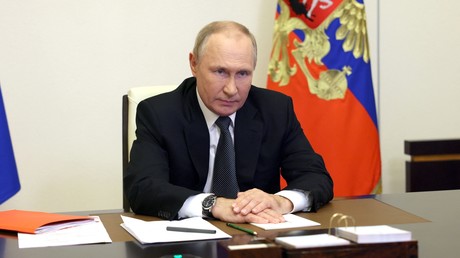 Le président russe Vladimir Poutine, s'exprimant par visioconférence lors d'une réunion du Conseil de sécurité russe, le 19 octobre.