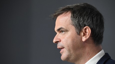 Olivier Véran maintient l'objectif du gouvernement d'exécuter l'intégralité des OQTF