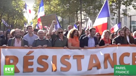 Le 22 octobre à Paris, à l'appel du parti Les Patriotes de Florian Philippot, des milliers de personnes sont descendues dans les rues pour protester contre la position du gouvernement français concernant le conflit en Ukraine.
