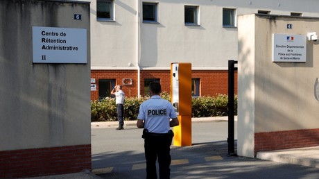 Un centre de rétention administrative au Mesnil-Amelot en région parisienne.