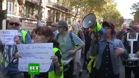 Paris : manifestation pour une augmentation des salaires (VIDEO)