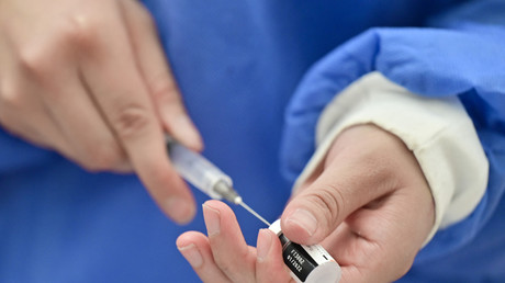 Covid-19 : une gynécologue suspendue temporairement en dépit d'un schéma vaccinal complet