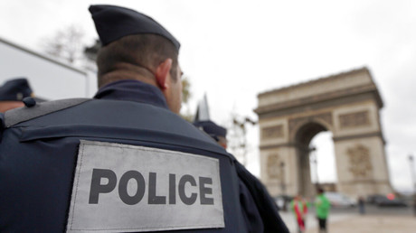 Policier sur les Champs-Elysées en 2015 (image d'illustration).
