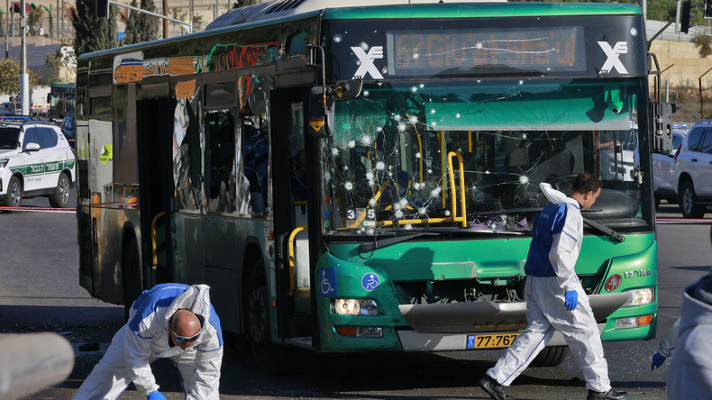 Un mort et une quinzaine de blessés dans une double explosion à Jérusalem