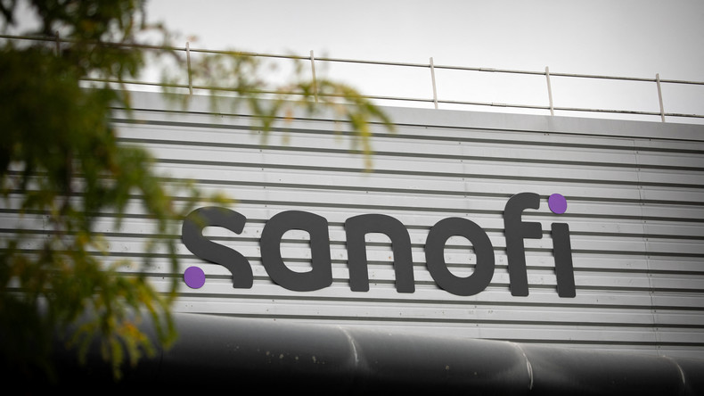 A l'appel de la CGT, des centaines de personnes manifestent devant le siège de Sanofi (VIDEOS)