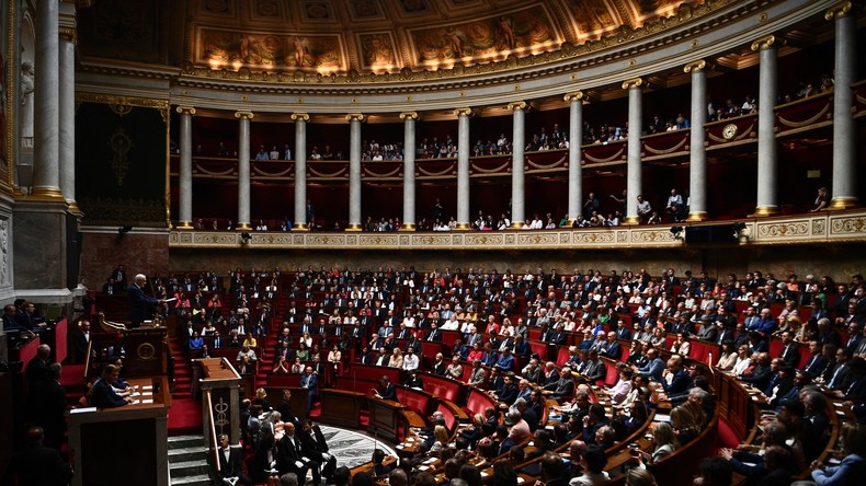 Réintégration des soignants non vaccinés : plusieurs groupes d'opposition reviennent à la charge