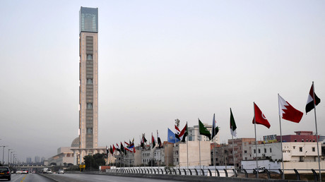 Les drapeaux des nations de la Ligue arabe flottent près de la Grande Mosquée d'Alger (Djamaa el-Djazair), achevée en 2019, la troisième plus grande dans le monde (image d'illustration).