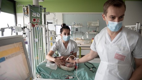 Soignants et oppositions dénoncent l'«effondrement» de l'hôpital face à l'épidémie de bronchiolite