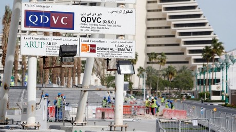 Des employés sur un chantier de QDVC au Qatar en 2015.