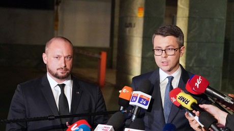 Jacek Siewiera, directeur du bureau polonais de la sécurité national, et Piotr Muller, porte-parole du gouvernement polonais.