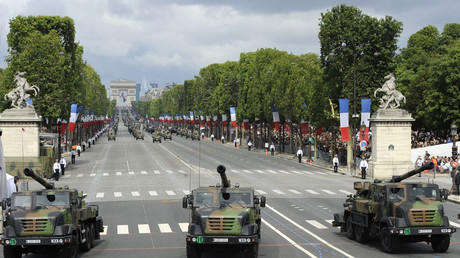 Pour Marine Le Pen, la France doit cesser la livraison de canons Caesar à l'Ukraine