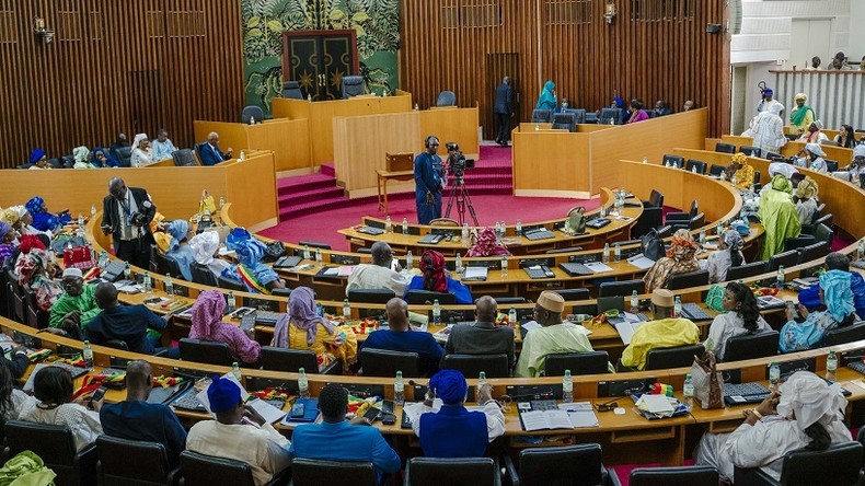 Une bagarre éclate entre députés à l'Assemblée nationale sénégalaise (VIDEO)