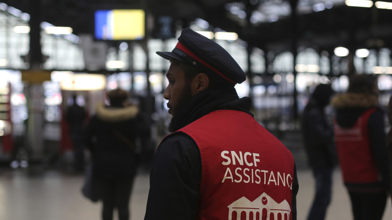 Grève des contrôleurs SNCF : 4 TGV et Intercités sur 10 circulent, un préavis déposé pour les fêtes
