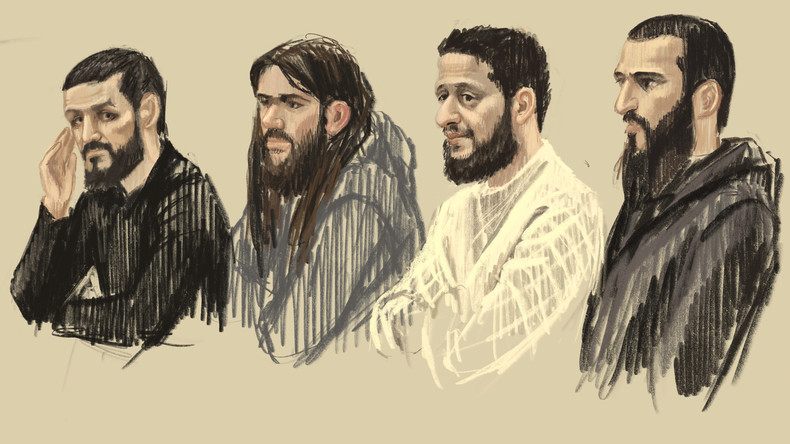 Croquis de salle d'audience présentant, de gauche à droite, Mohamed Abrini, Osama Krayem, Salah Abdeslam et Sofiane Ayari, pendant le procès des attentats de Bruxelles, qui ont eu lieu le 22 mars 2016.