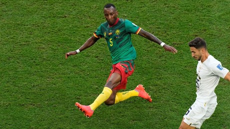 Le Camerounais Gaël Ondoua lors du match du groupe G de la Coupe du monde de football entre le Cameroun et la Serbie, le 28 novembre 2022, au Qatar.