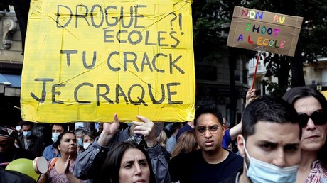 Paris : des enfants escortés par la police pour aller à l’école à cause des consommateurs de crack