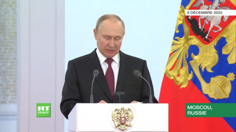Poutine décore des militaires et s'adresse aux combattants sur le front (VIDEO)