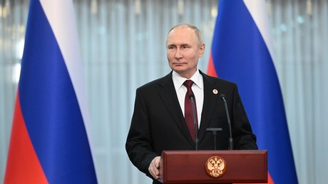 Le président russe Vladimir Poutine en conférence de presse après un sommet international à Bichkek, au Kirghizistan, le 9 décembre 2022.