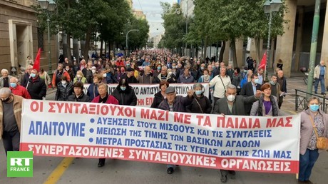 Grèce : à Athènes, les retraités manifestent pour une meilleure revalorisation des pensions