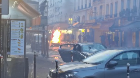 Tensions et vandalismes près des lieux de la fusillade mortelle à Paris, ce 23 décembre.