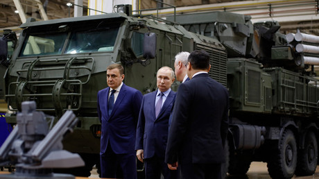 Armement : depuis Toula, Vladimir Poutine fixe les objectifs de l’industrie de Défense russe