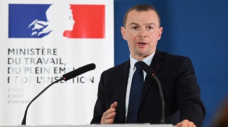 Le ministre du Travail Olivier Dussopt lors de la présentation de la réforme controversée de l'assurance chômage en novembre 2022 (image d'illustration).