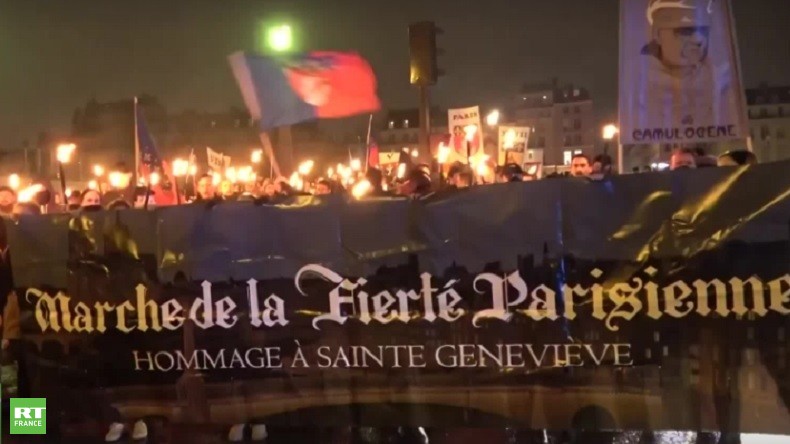France : marche aux flambeaux identitaire à Paris en l'honneur de Sainte-Geneviève (VIDEO)