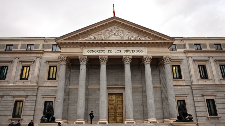Espagne : des militants écologistes font irruption à la tribune du Parlement (VIDEO)
