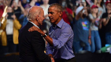 Barack Obama et Joe Biden lors d'un rassemblement démocrate en Pennsylvanie le 5 novembre 2022 (image d'illustration).