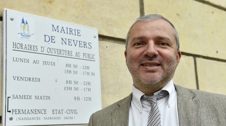 Face au manque de soignants, le maire de Nevers mettra en place un «pont aérien» avec Dijon