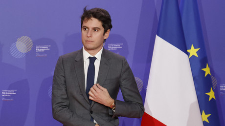 Le ministre français des Comptes publics Gabriel Attal, au ministère de l'Economie à Paris, le 13 décembre 2022.