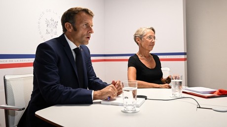Emmanuel Macron et Elisabeth Borne, le 18 août 2022, au fort de Brégançon (image d'illustration).
