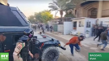 Coran brûlé : mobilisation et heurts près de l'ambassade de Suède à Bagdad (VIDEO)