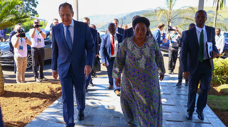 Sergueï Lavrov, ministre russe des Affaires étrangères et son homologue Eswatinien, Thuli Dladla, à Mbabane, le 24 janvier 2023.