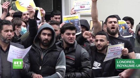 Coran brûlé : rassemblement de protestation devant l'ambassade de Suède à Londres (VIDEO)