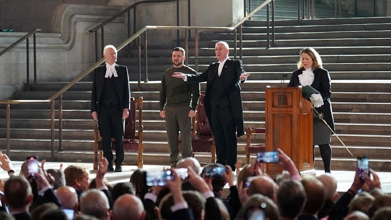 L'ambassade russe à Londres raille la «performance théâtrale» de Zelensky à Westminster