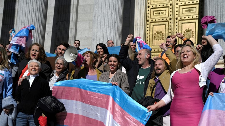 L'Espagne adopte une loi permettant de changer librement de genre dès 16 ans