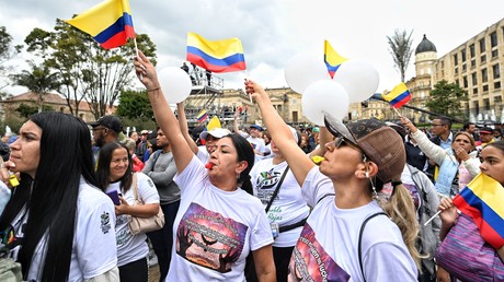 Colombie : des milliers de personnes défilent en soutien aux réformes sociales de Gustavo Petro