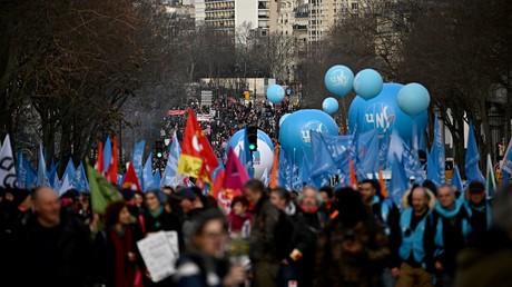 Manifestation à Paris contre la réforme des retraites, le 16 février 2023.