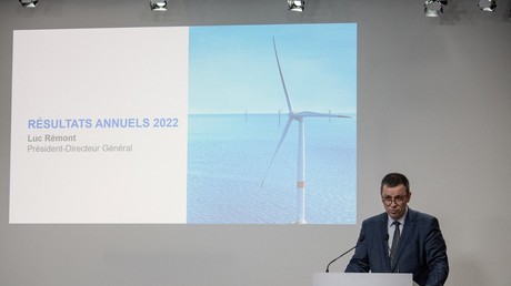 Le PDG du géant français de l'énergie EDF, Luc Rémont, présente les résultats annuels du groupe le 17 février 2023 à Paris.